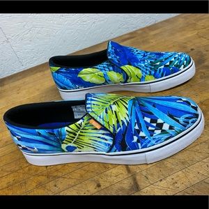 Nike tropical slip ons
